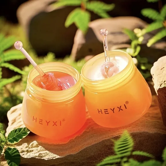 🎉🎉Trending🎉🎉 Two Piece Lip Gloss And Mask Honey Pot With Applicator! - Picture 4 of 9